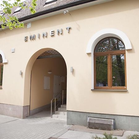 Hotel Eminent Zlaté Moravce エクステリア 写真