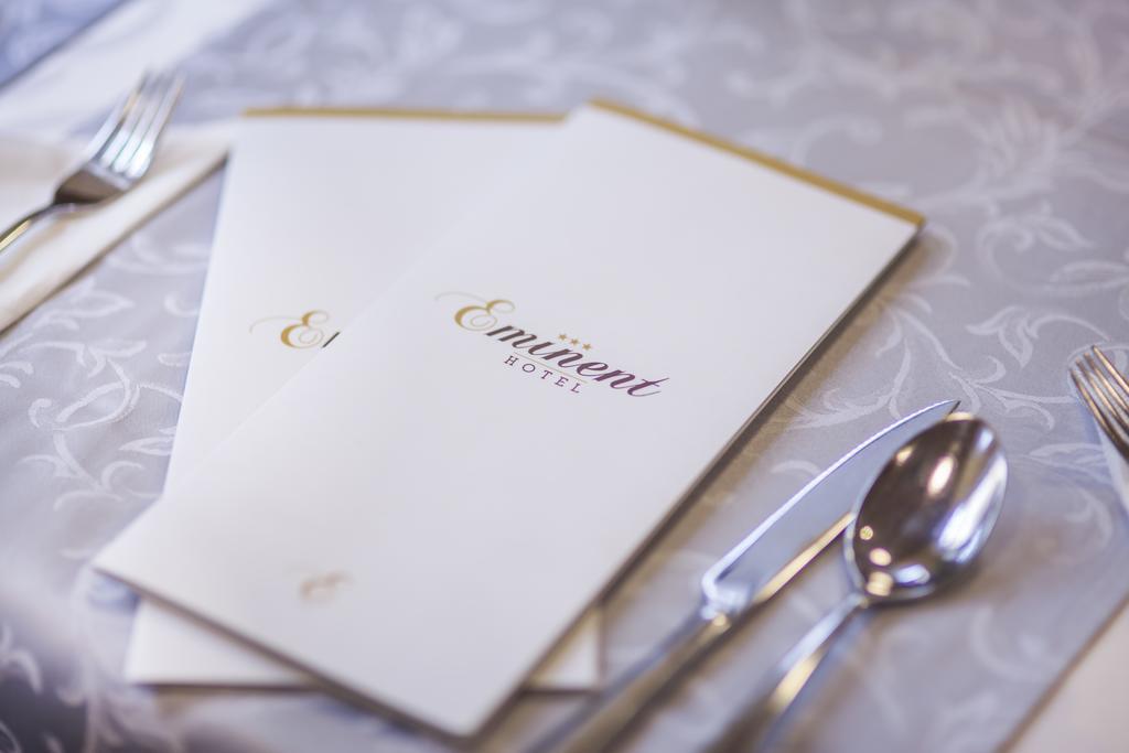 Hotel Eminent Zlaté Moravce エクステリア 写真