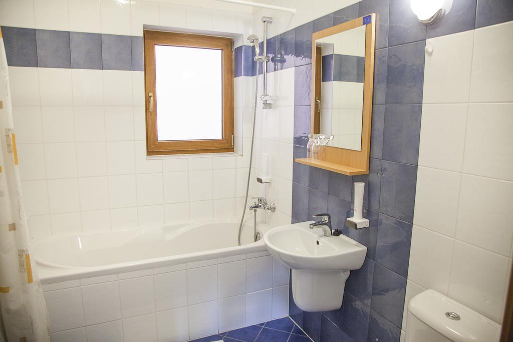 Hotel Eminent Zlaté Moravce エクステリア 写真